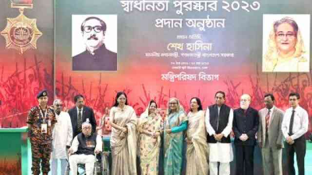 Independence Day Award Shadhinota puroskar স্বাধীনতা পদক পুরস্কার অমর একুশে শহীদ মিনার Ekushey Padak award Bengali Language Movement Ministry Cultural Affairs administers 21 ২১ একুশে পদক পুরস্কার