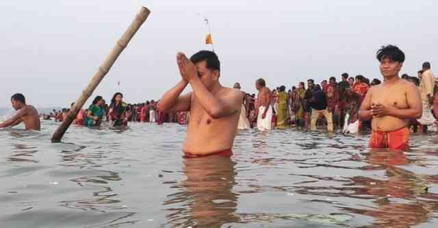 rever bath rever Borrowed from Sanskrit स्नान snāna Doublet of চান can snan स्नान স্নান ardhatatsama bath shower bathe wash স্নান কক্ষ স্নান গৃহ স্নান ঘর স্নান শালা bathroom সর্বাঙ্গ ধৌত করণ নাওয়া গোসল