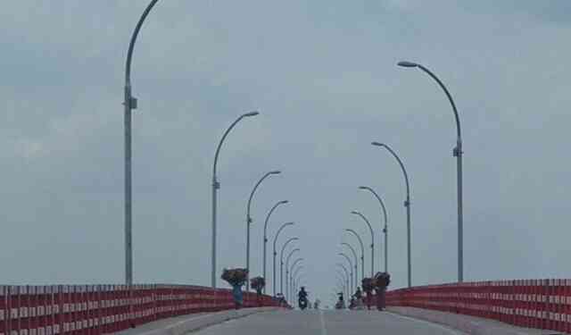 Barrage dam barrier stops restricts flow surface water underground streams বাঁধ বাঁধের পানি ভেসে গেছে রাশিয়া প্রাচীর দেওয়াল দেয়াল বাধ Teesta River Tista Barrage তিস্তা ব্যারেজ সেচ প্রকল্প নদী গজলডোবা তিস্তা সেতু