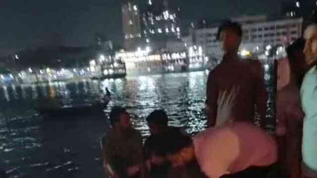 Buriganga River বুড়িগঙ্গা নদী ওয়াটার বাস water taxi bus transport Waterway নৌপথে নৌপথ ওয়াটার বাস সার্ভিস বাংলাদেশ অভ্যন্তরীণ নৌ পরিবহন করপোরেশন ওয়াটার বাস
