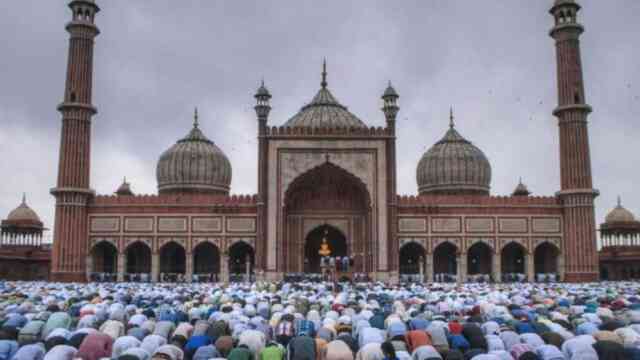 সিজদা namaz namaj salat নামাজ সালাত Baitul Mukarram National Mosque-বায়তুল মুকাররম জাতীয় মসজিদ-Outlookbangla.com-আউটলুকবাংলা ডটকম গুলশানে মুহিতের প্রথম জানাজা সম্পন্ন ভারত India